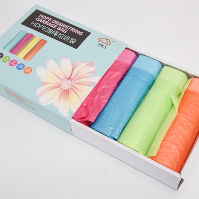Sacs à ordonnance en plastique bleu à corde de traction sur rouleau pour les produits ménagers