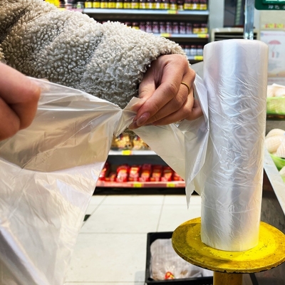 Sacs d'emballage alimentaire en plastique PE en surface en relief Sacs en rouleau pour le stockage et l'emballage des aliments