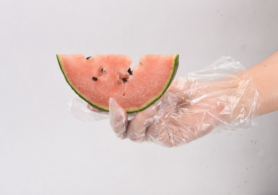 Des gants en plastique jetables de taille personnalisée pour la cuisine et la manipulation des aliments essentiels en hiver