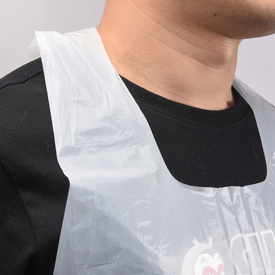 Un tablier en plastique résistant aux taches et à l'eau avec un logo personnalisé