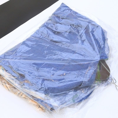 Logo personnalisé Logo vêtements sac de couverture antipoussière pour les nettoyeurs à sec ou armoires de famille