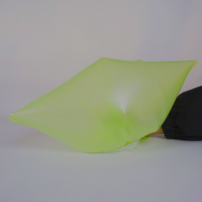 Sac à ordures jetable en PEHD coloré avec fermeture à corde pratique et pratique