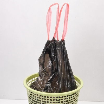 Commande personnalisée Accepté sac à ordures en rouleau de plastique bleu pour ménage avec corde à tirer