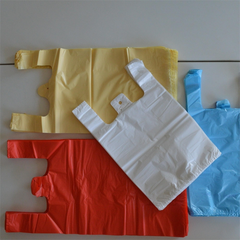 Logo personnalisé HDPE Offset Impression T-shirt sacs pour l'expédition en noir / blanc / clair