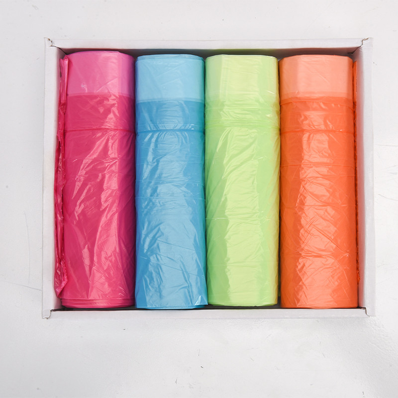 Sacs à ordures en plastique en noir